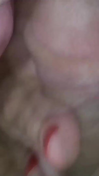 Sürtük karım yalayıp tamamen boşalana kadar büyük ve kalın yarak emmeyi seviyor