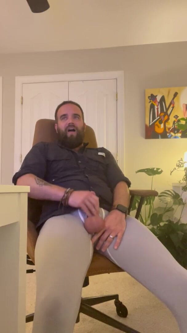 GKM888: Jack off session cumshot