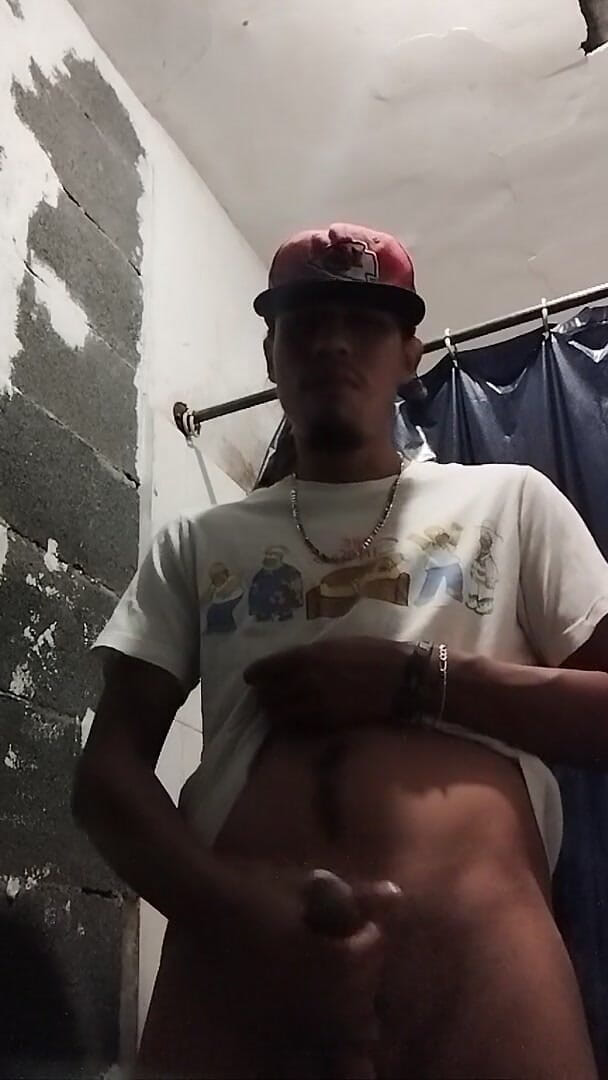 AlexAlejandro13: Garoto Dando Prazer no Banheiro