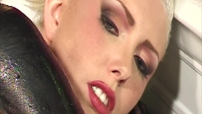 ORGASMX: Le Donne Fetish Scopano Le Loro Fighe