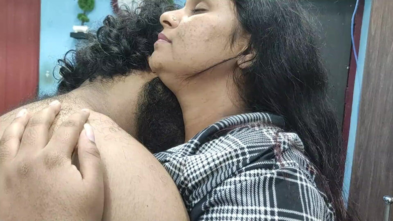 Vaigavarun45: शर्ट ओपन और हॉट स्तन चूसना, मल्लू जोड़ा हॉट स्तन चूसना