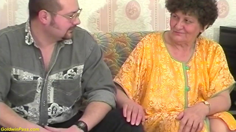 Goldwin pass: Ful knubbig 76 år gammal styvmamma behöver grov sex
