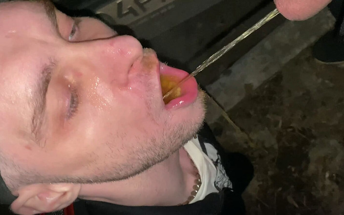 KinkySirius: नाइट टैक्सीमैन चमड़े के बाइकर को जोरदार चोदता है और पेशाब करता है