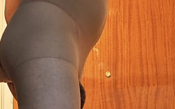 covo_sissy_cross: Якщо ти поцілуєш мою шию, я не відповідаю за те, що далі!!