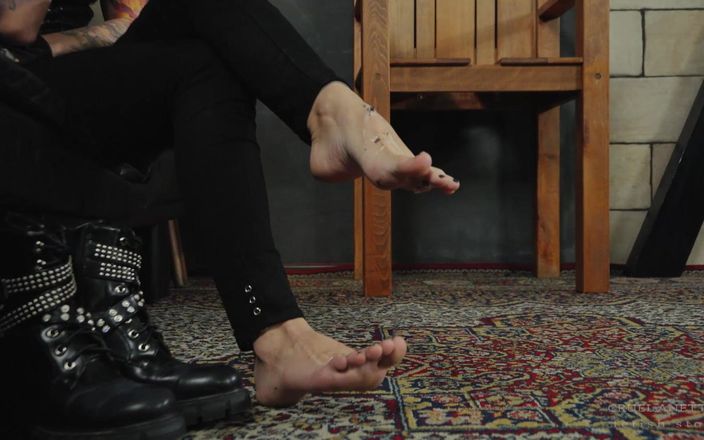 Cruel Anettes fetish world: POV - příliš pomalé líbání