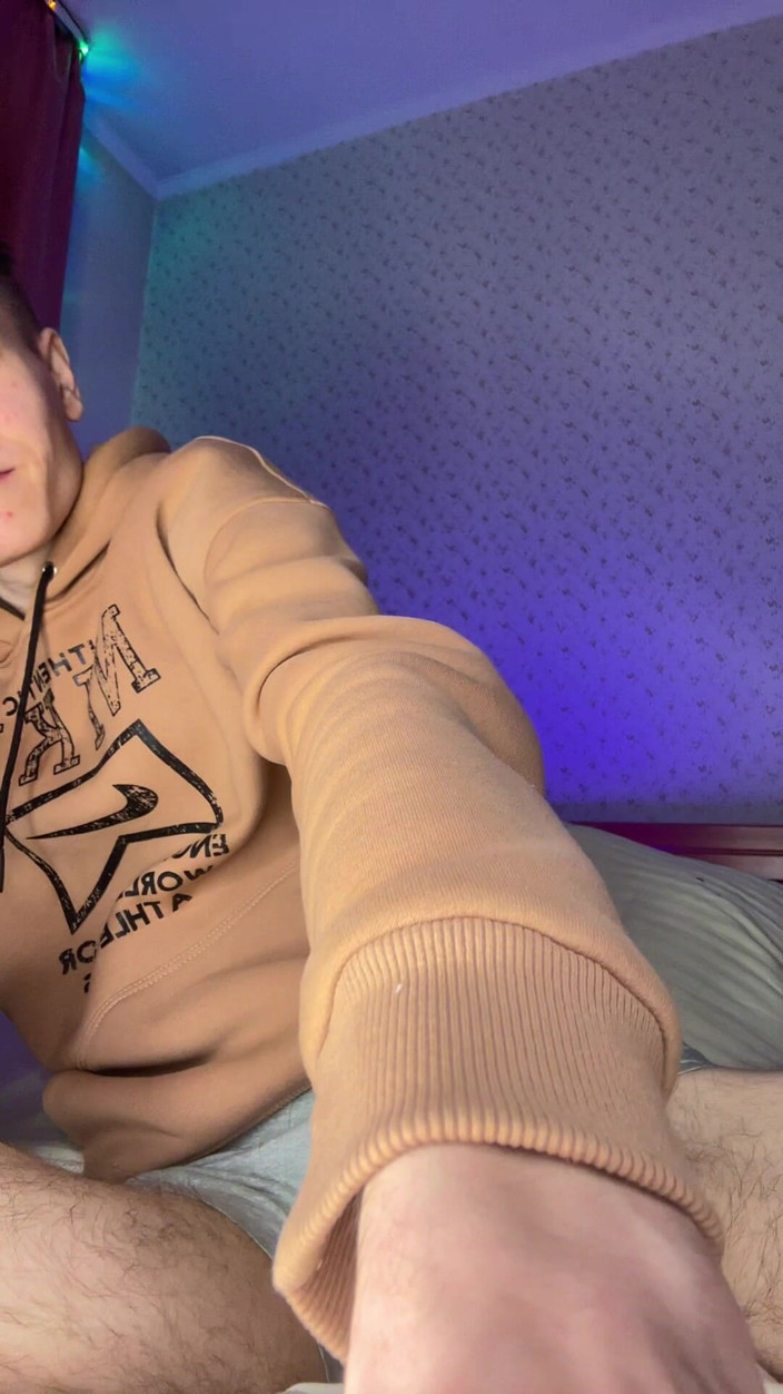 Morflot24: Chudy twink z gigantycznym kutasem potrzebuje poważnej ulgi