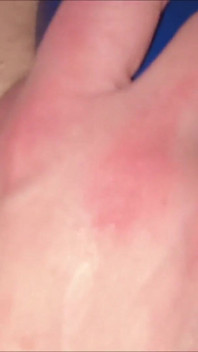 他狠狠地操了我/肮脏的猪，所以我不得不在我来了几次后尿在地板上，我会再次这样做，然后