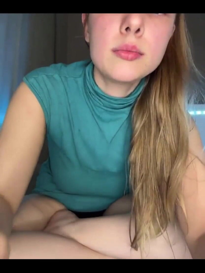 JuiceLussie: Close-up poesje. Dubbele penetratie zo heet