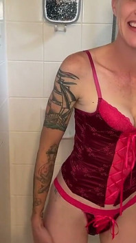 Kencing di pakaian dalam victoria secretku