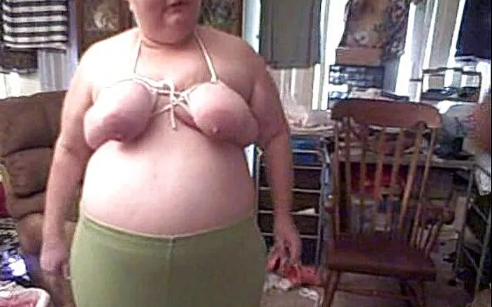 BBW nurse Vicki adventures with friends: I demo self breast bondage nipple play