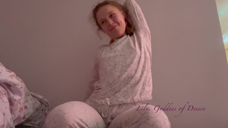 Lily, Goddess of Desire: Stepdaughter Sends You a Morning Cute Video