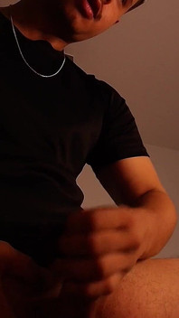 Đừng nhìn tôi khi tôi chạm vào chính mình!