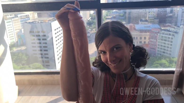 QweenSG: Gagică fată cu antrenament anal cu futai adânc