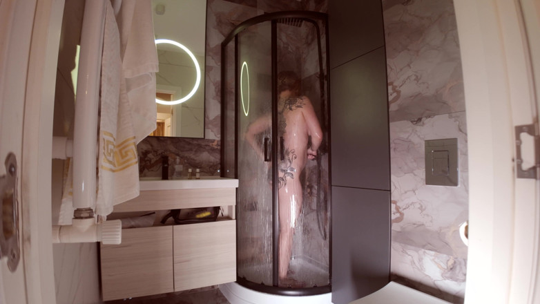 Andre Love: Endre Love, diese Schlampe, sie wurde nach der Dusche hart...