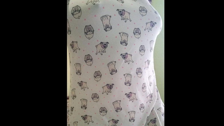 Martin13: Une femme mature solitaire se promène chez elle en attendant...