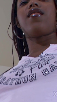 Tvrdé tělo College Black Fit Kote v sexy striptýzovém videu
