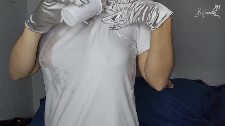 BigBoobCat: Мої великі натуральні цицьки чекають твого погляду, коли я мастурбую в масці