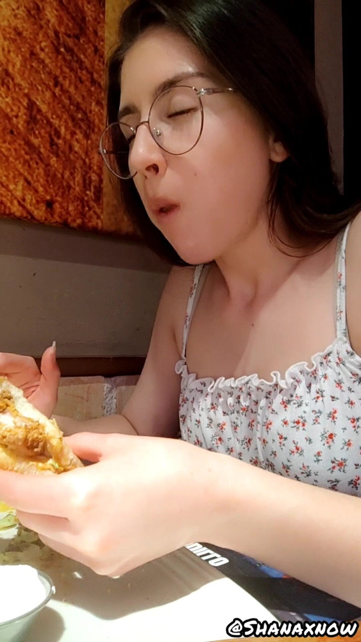 Shanaxnow: Kenikmatan makan sepuasnya