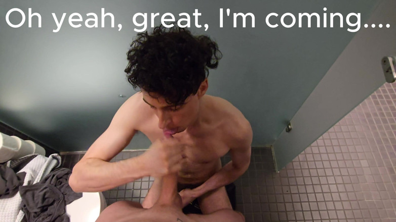 Dylan Swatson: Quasi preso... Due ragazzi etero si fanno un nel bagno...