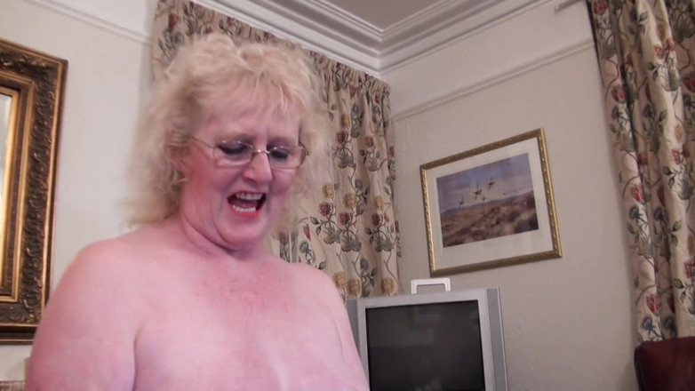 Dirty Doctors Clips: Nurse Claire riding the Symbian