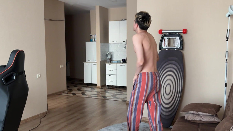 Max Gen: Sah den großen schwanz einer freundin, der nicht entgegenwirken konnte,...