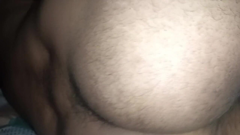 pooja99999: Indianca Desi Pooja Bhabhi a făcut sex cu luminile aprinse