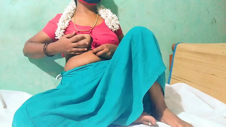 Vaishnavi35: Дезі тітонька пестить себе пальцями