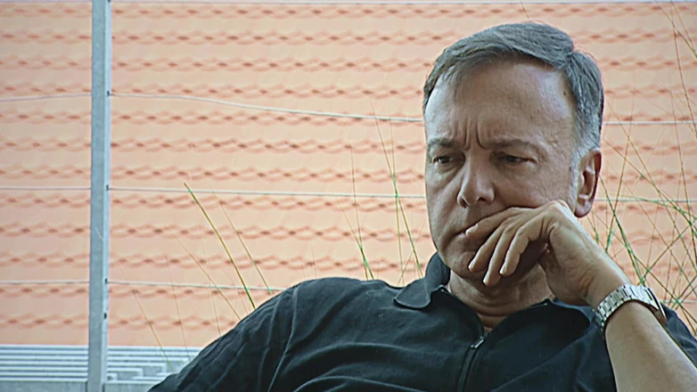 Antonio Adamo Film: Le riche cocu se fait baiser par deux gardes du...