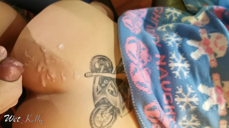 Wet Kelly: Model lutscht und fickt den kameratechniker