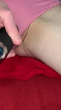 Zpět z práce, moje přítelkyně masturbuje a smáčí si kalhotky