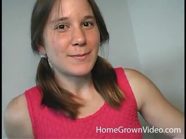 Homegrown Video: Alexia preñada en su coño peludo