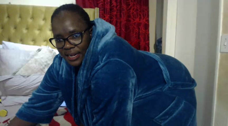 Legendary Booty Overdose: La SSBBW arrapata si masturba e fa colazione a letto