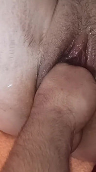 Pussy Fisting in de woonkamer