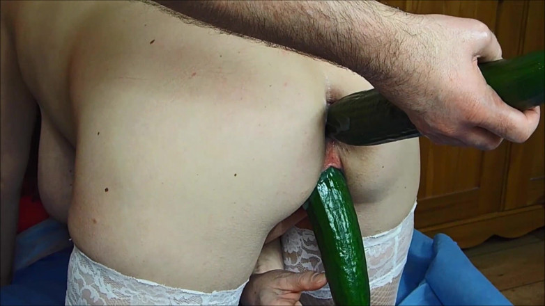 Camilla Creampie: Salatalık iki yarağı birden alıyor