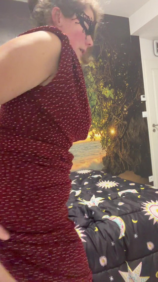 Faucettes: Abonne Toi Mym Fan Faucettes En Robe De Soirée