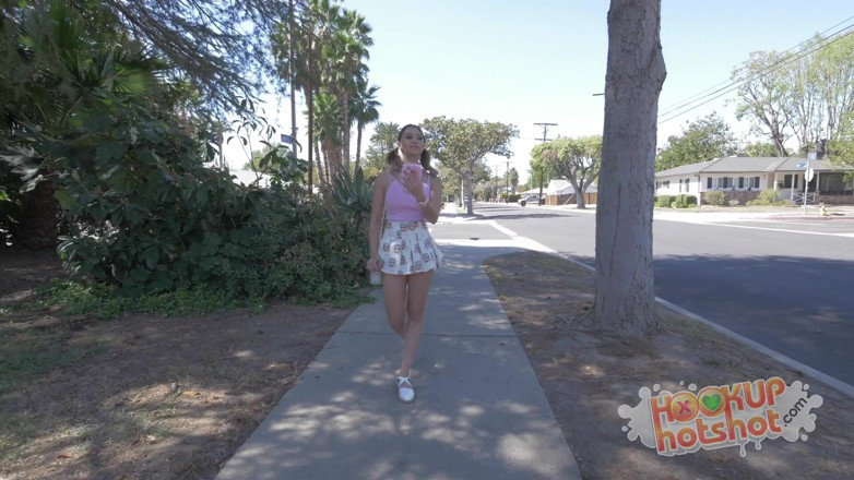 Hookup Hotshot: Quinn Wilde tuổi teen dễ thương bị đụ như một con...