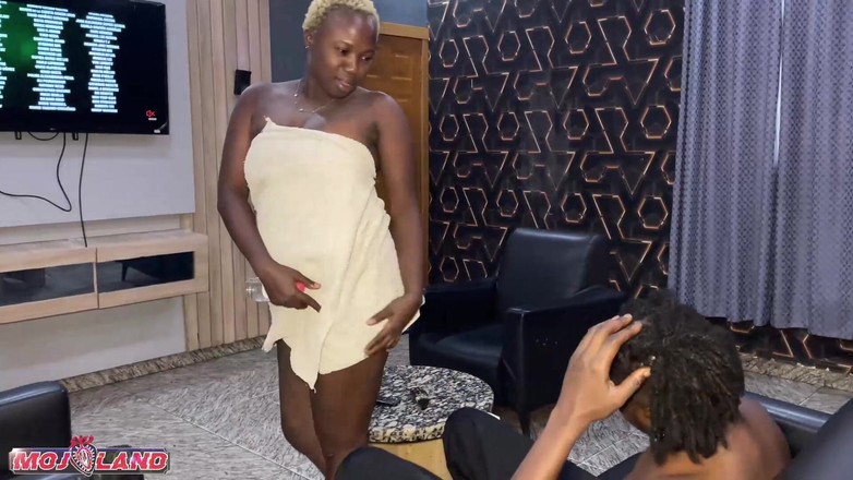 Mojoland: 발정난 보지를 따먹는 배다른 여동생