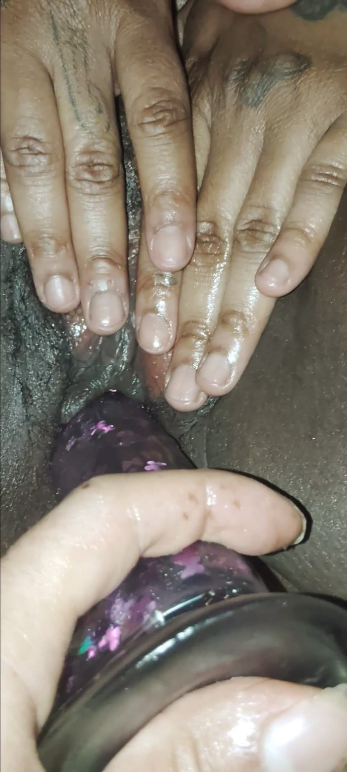 Lola Tha Pink Bunny: Hladím jí kundičku robertkem!