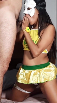 お尻をその硬いチンポに乗せて座らせて