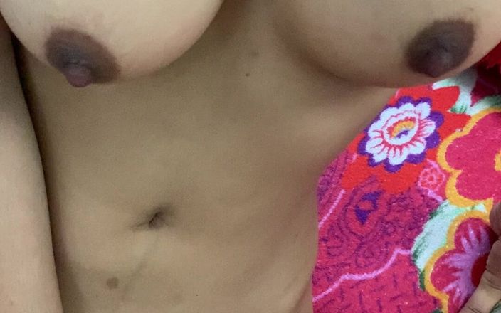 Afterdark affair: Une fille desi dans sa chambre