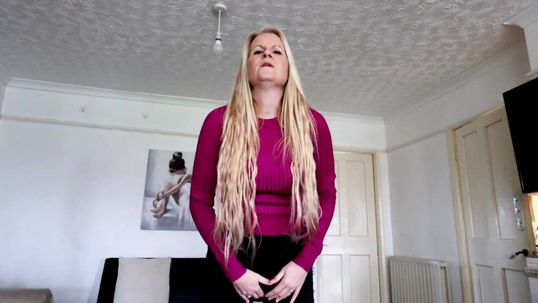 Britishmilf: Üvey annenin kokulu külotu