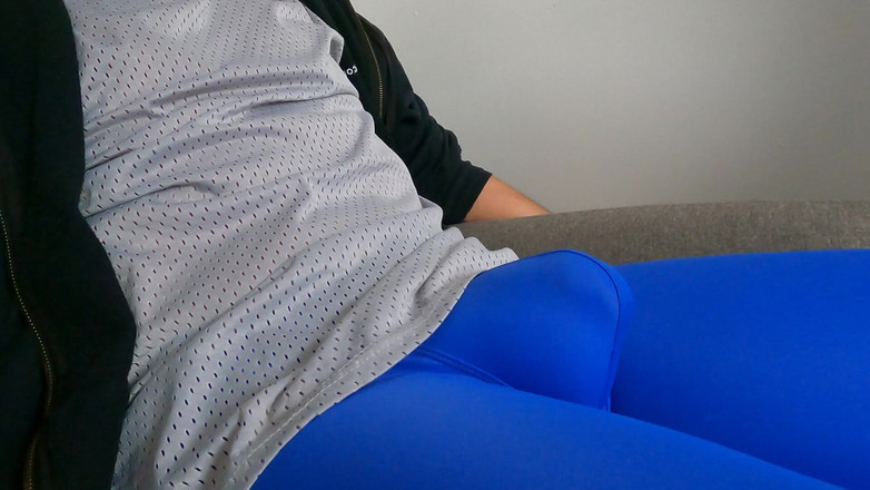 Cool Body: レギンスの膨らみを感じると勃起して射精します。