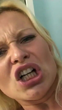 The blonde MILF takes advantage of the visit to the gynecologist to get fucked
