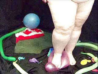 Foxy Rose: Grandota juega con globos