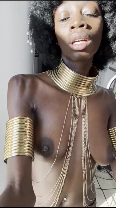 Missblackreey: Minyon Afrika tanrıçası zevk ayini