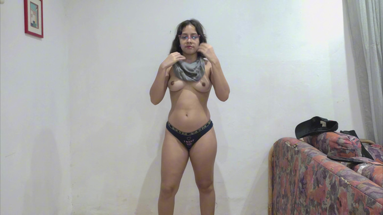 SugarPose: Jasmine si gadis remaja imut latina lagi asik twerks