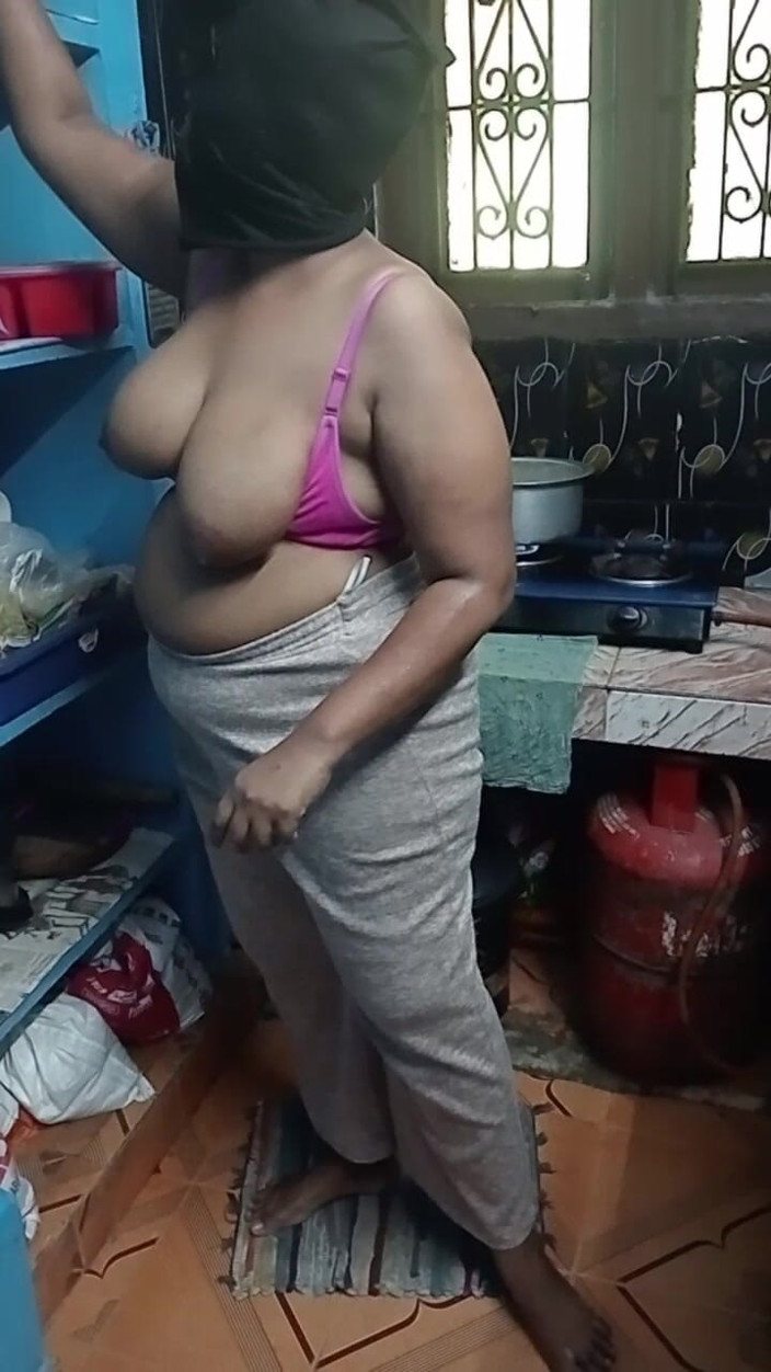 Tamil lesbian: Przygotowanie do gotowania z nagim