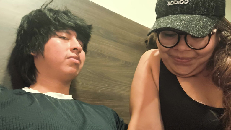 Moo DBOXXX: Moi et ma mère célibataire au lit ensemble, elle veut...