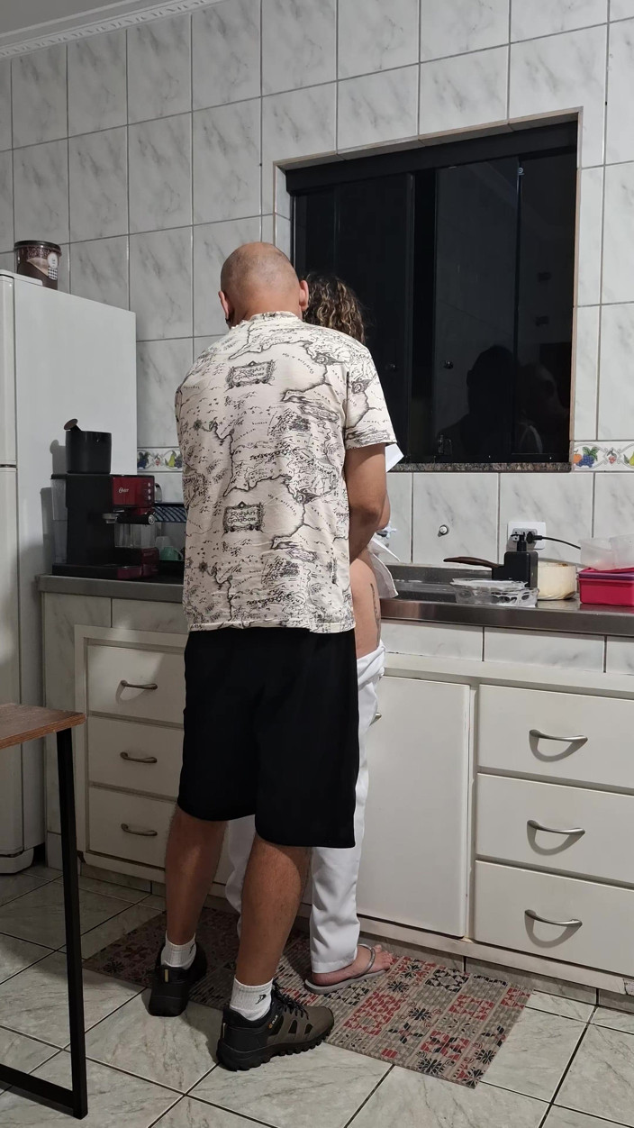 Victor SweetCoupleStories: แม่บ้านโดนเย็ดตูดในห้องครัวขณะล้างจาน