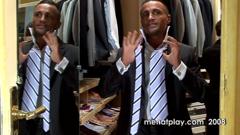 MenAtPlay: Eduardo Dubov in the Closet